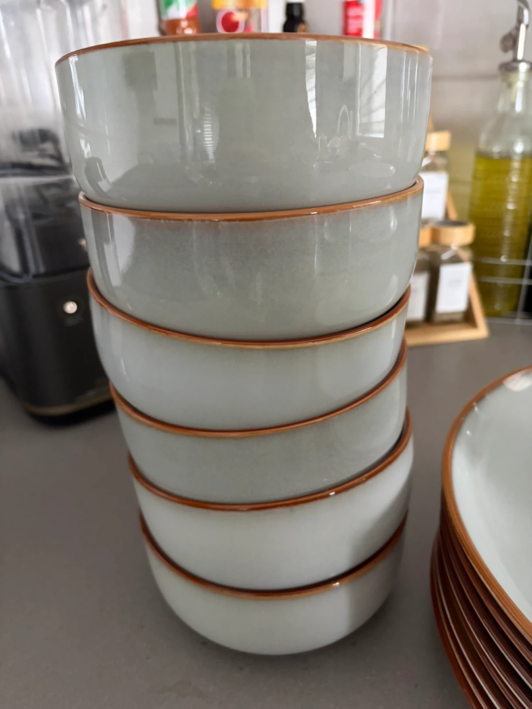 Set of 16 Stoneware Plates (8) and Bowls (8) - photo 3