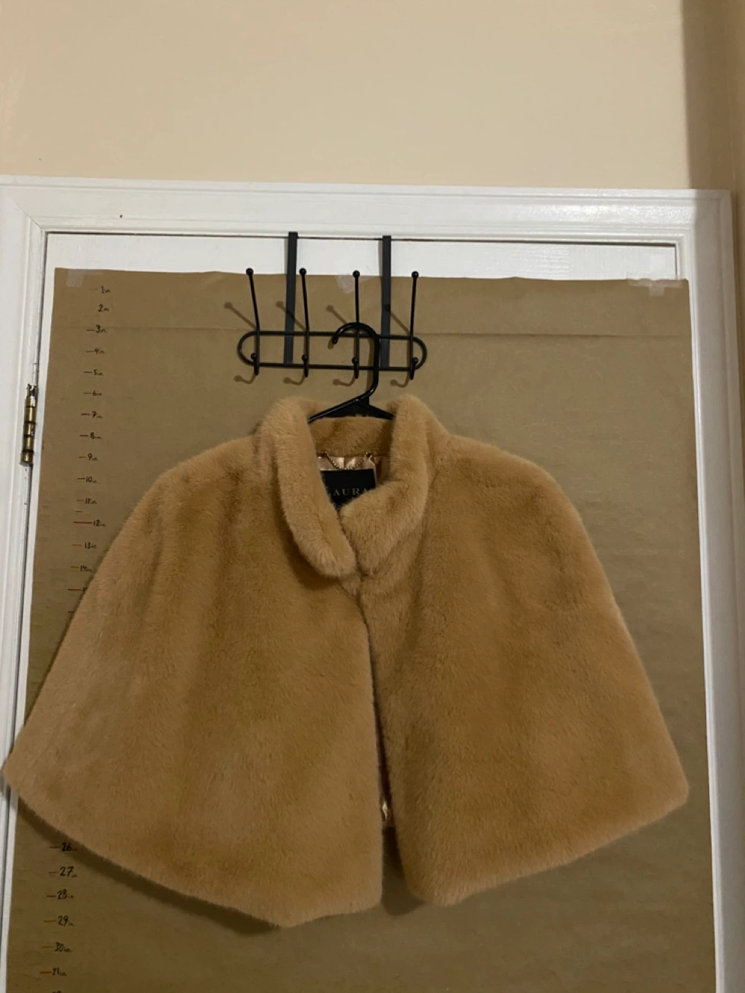 LAURA Faux Fur Capelet