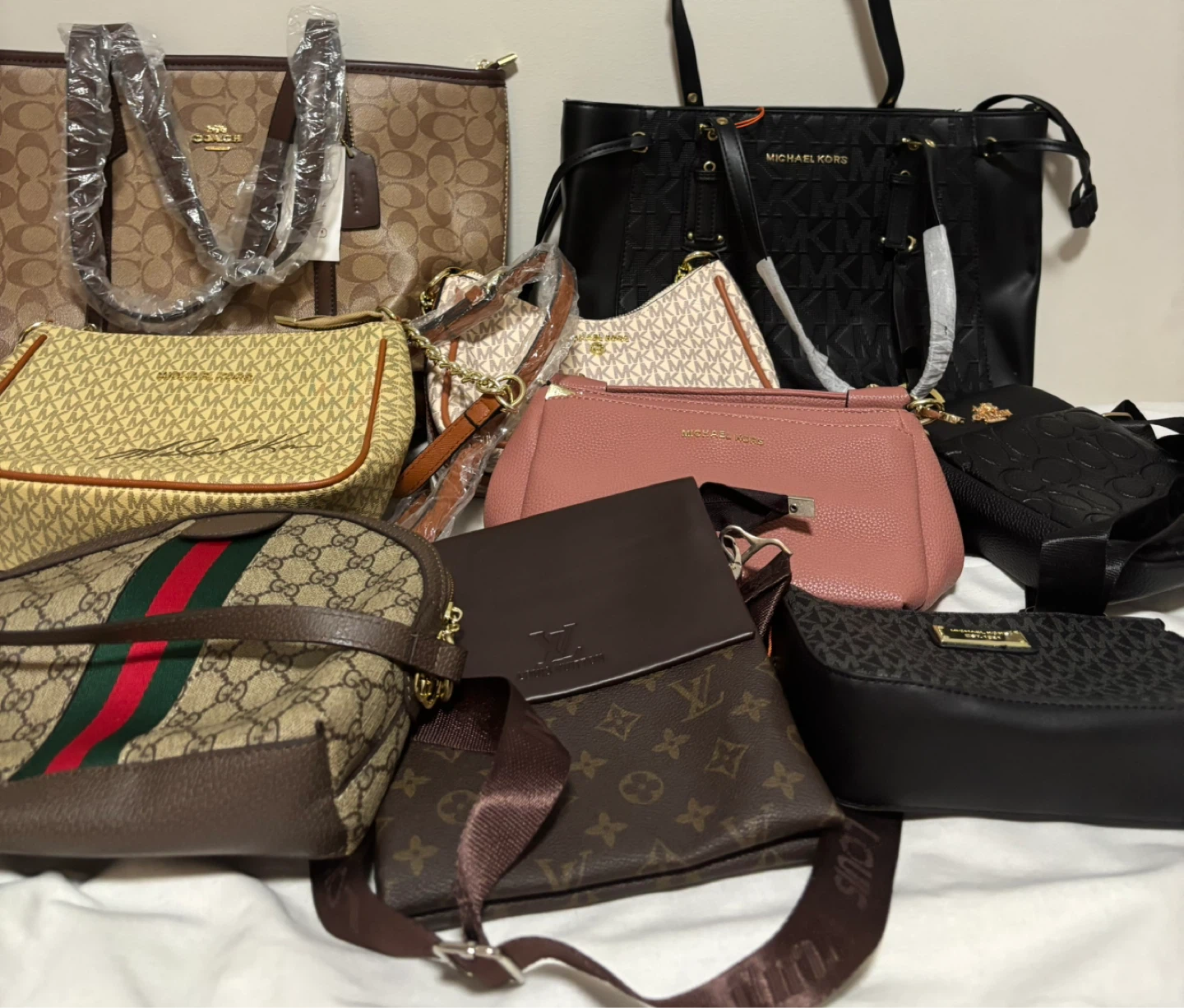 Brand new Gucci Ophidia GG Small Shoulder Bag - photo 2