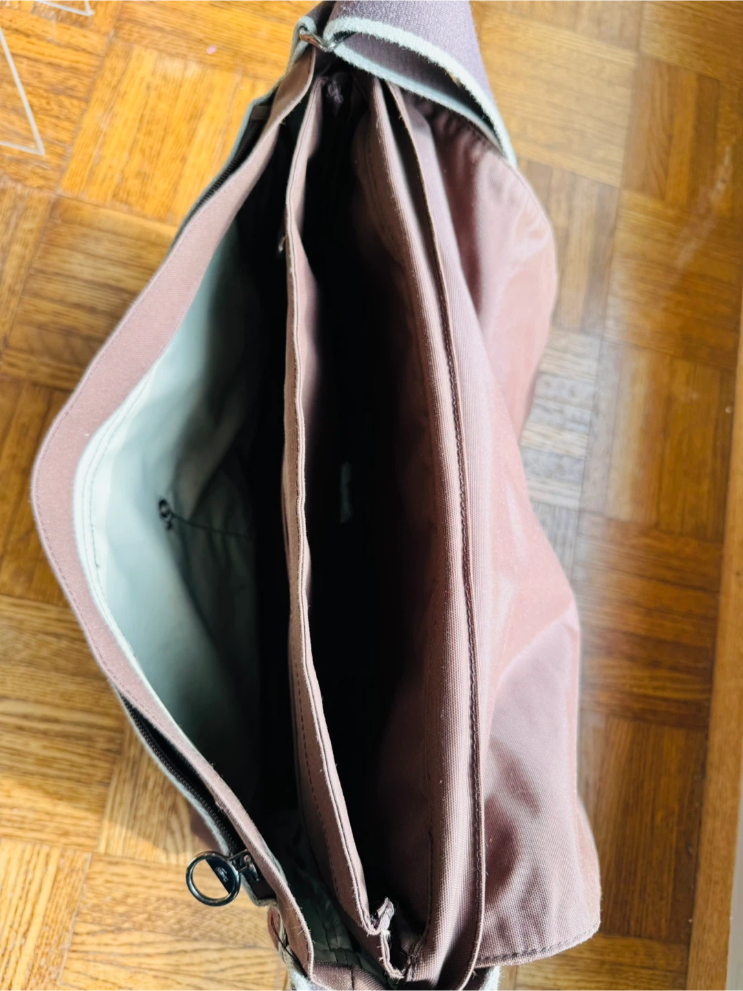 Lacoste Messenger Bag - Like New - photo 3