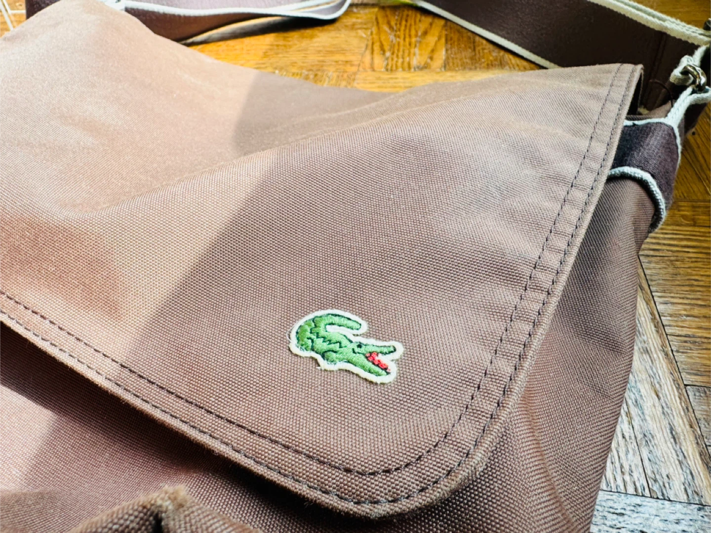 Lacoste Messenger Bag - Like New - photo 2