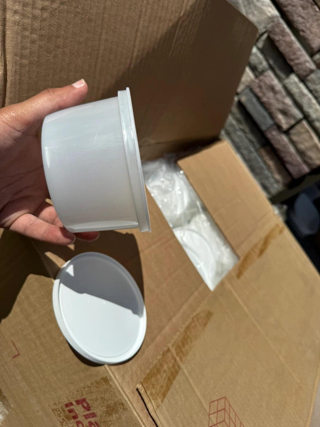 White Plastic Food Containers with Lids