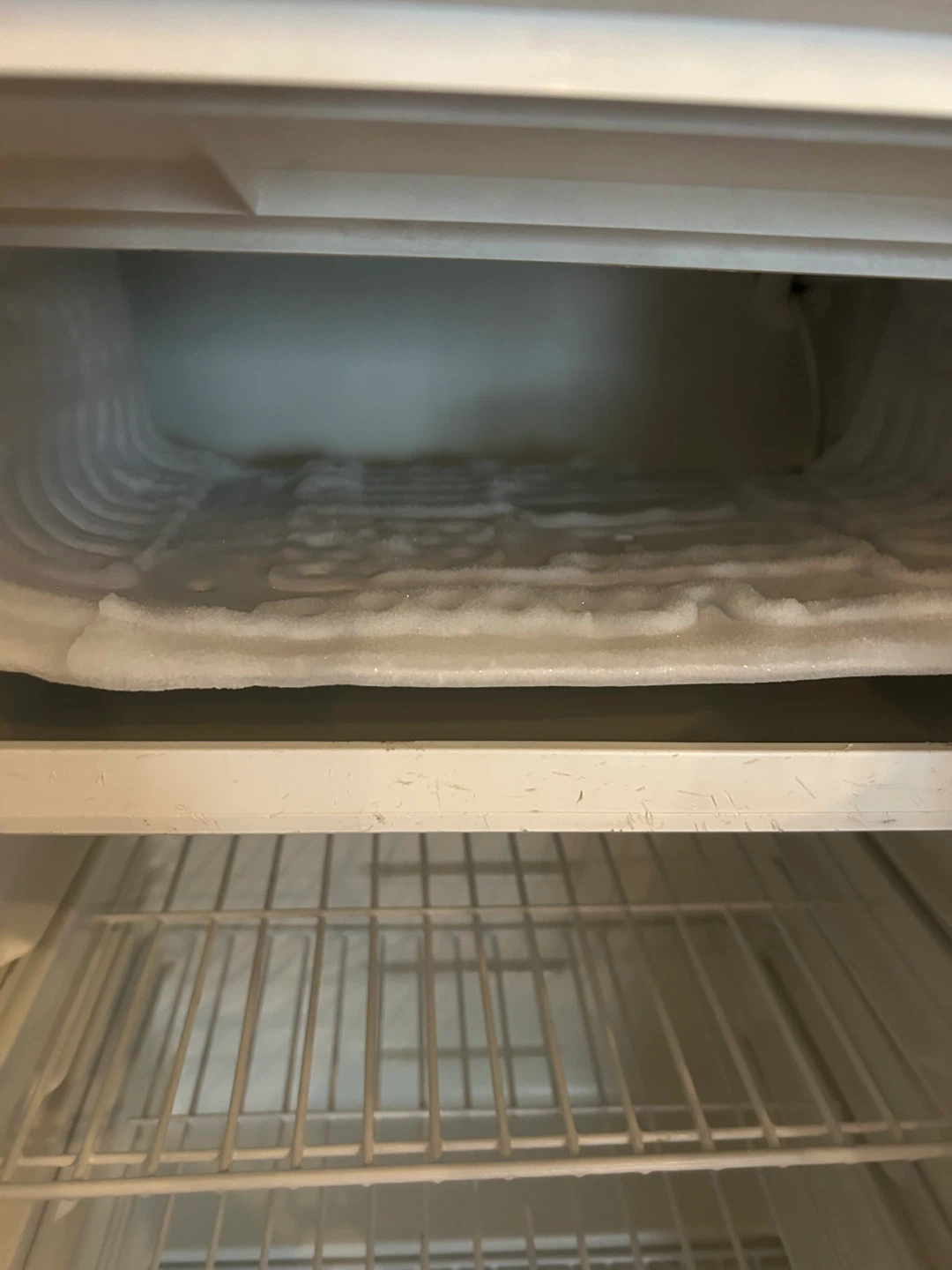 Sanyo White Mini Fridge - photo 3