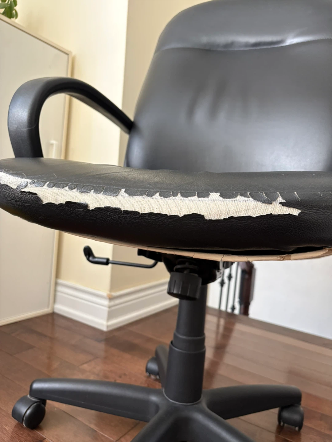 Black Office Chair - photo 3
