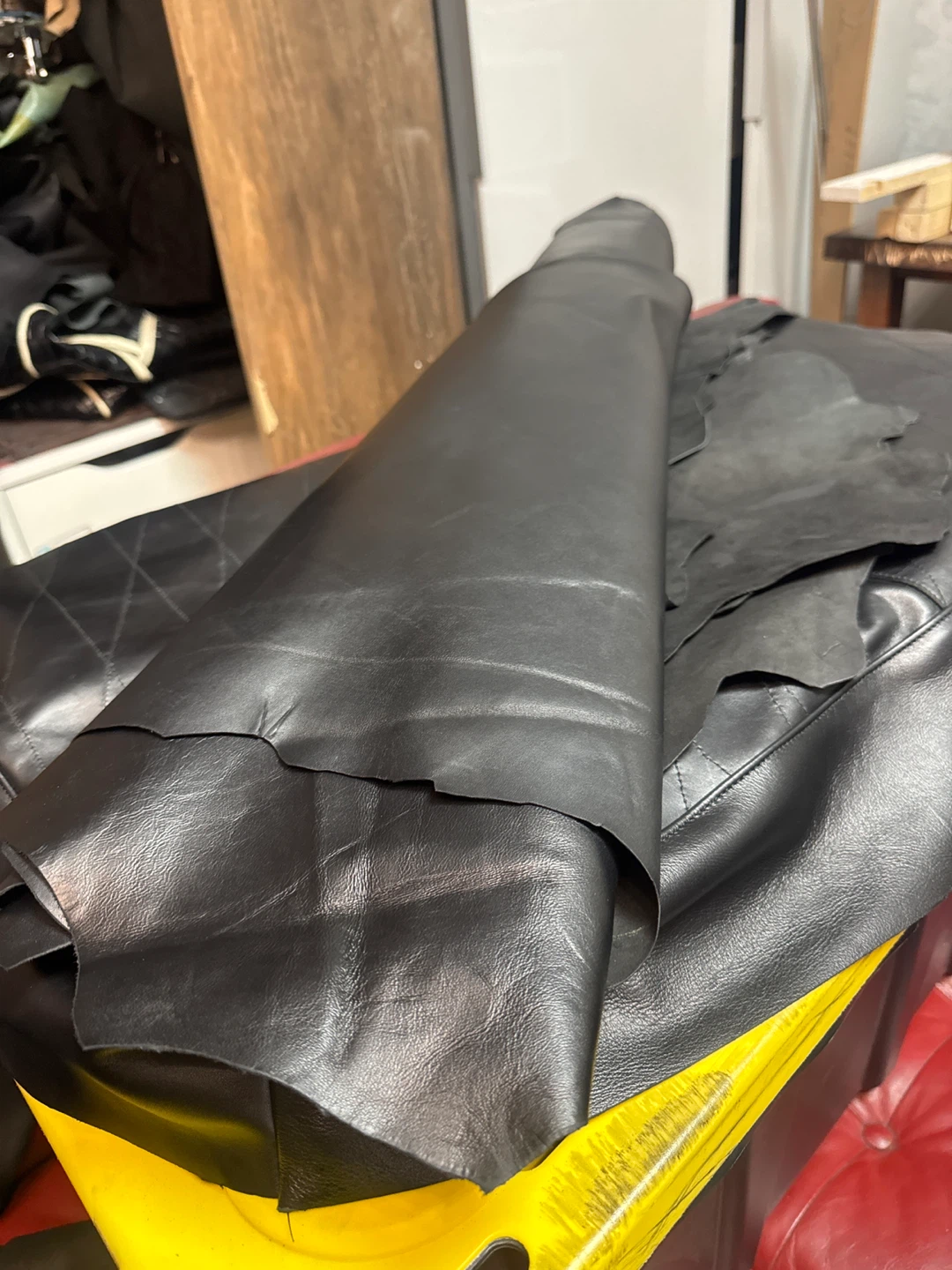 Black Lambskin 60 sq ft