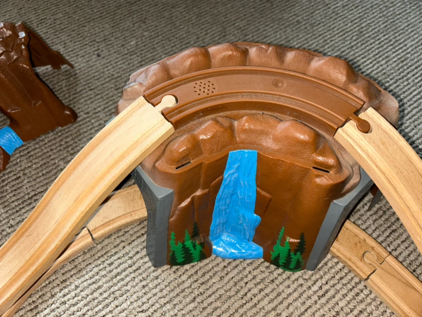 2-piece Waterfall Mountain Tunnel - photo 4