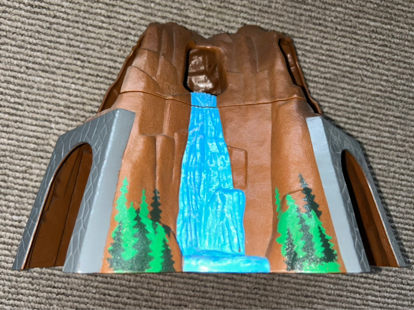2-piece Waterfall Mountain Tunnel