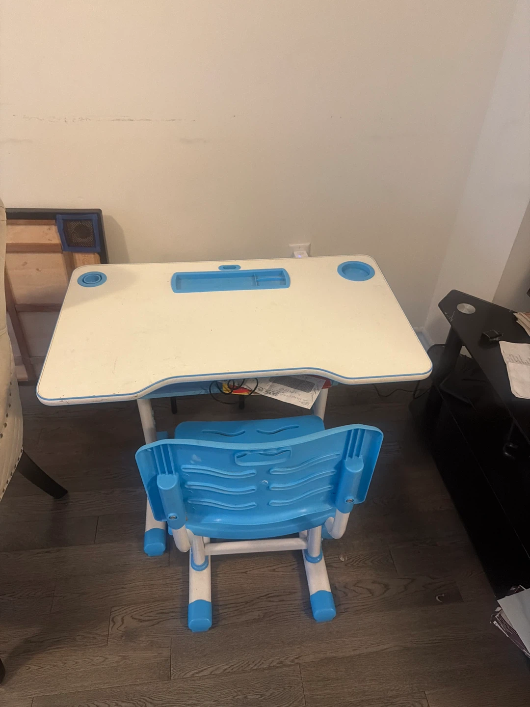 Kids Adjustable Desk and Chair Set