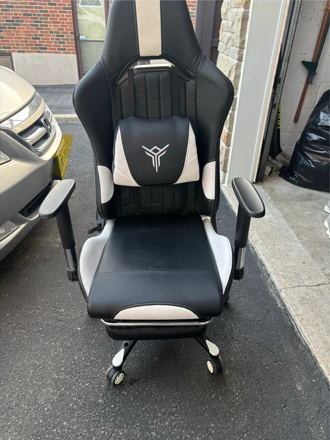 Black and White Gaming Chair with Footrest