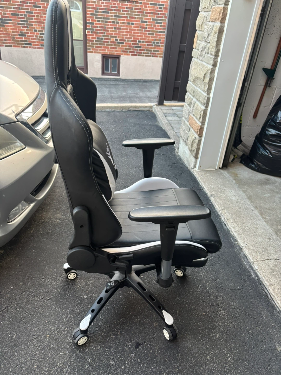Black and White Gaming Chair with Footrest - photo 4