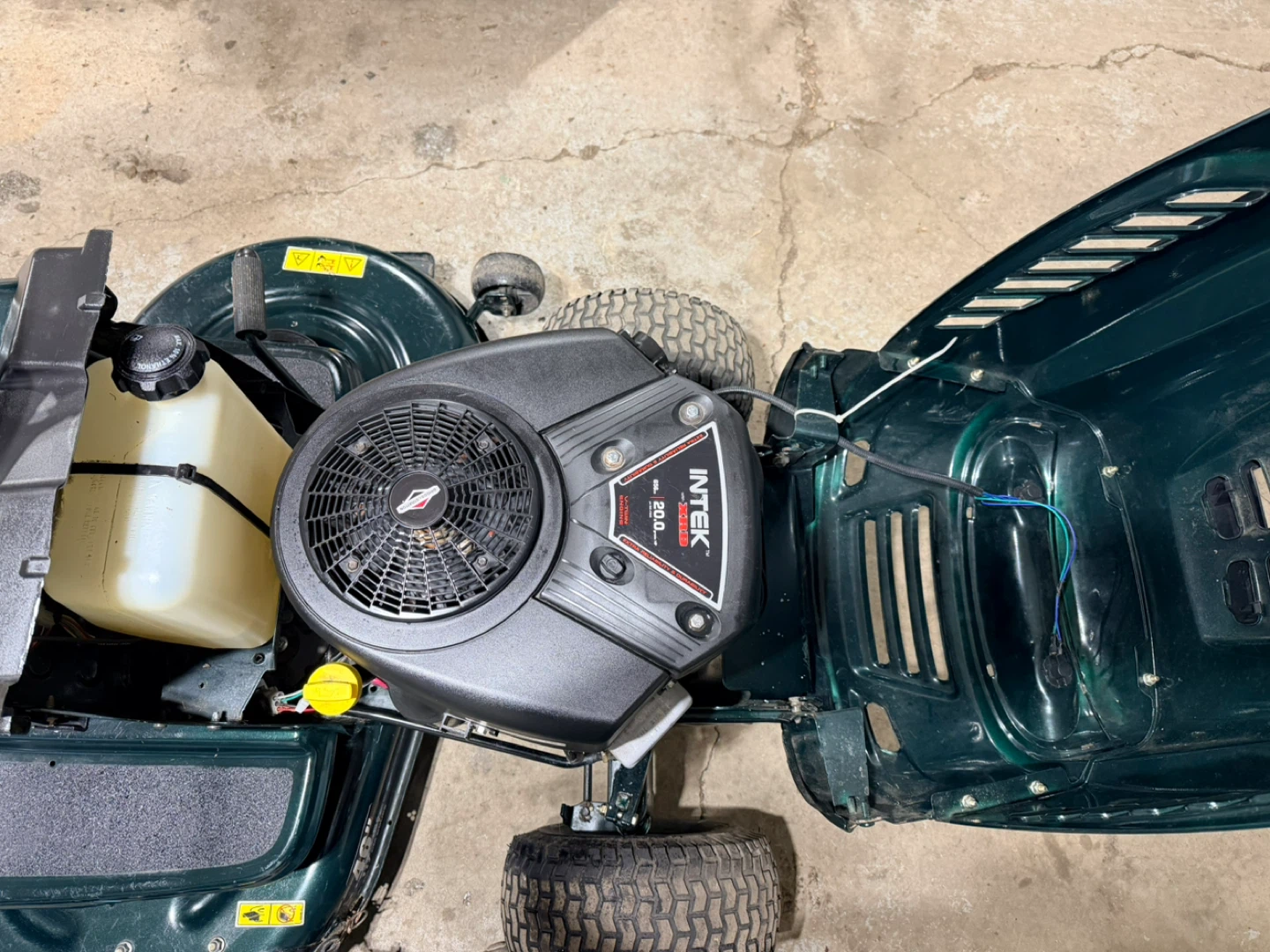 Lawn tractor in great shape ! - photo 4