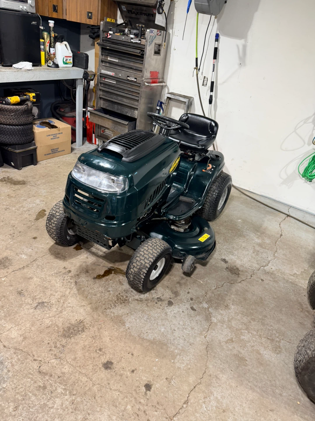 Lawn tractor in great shape !
