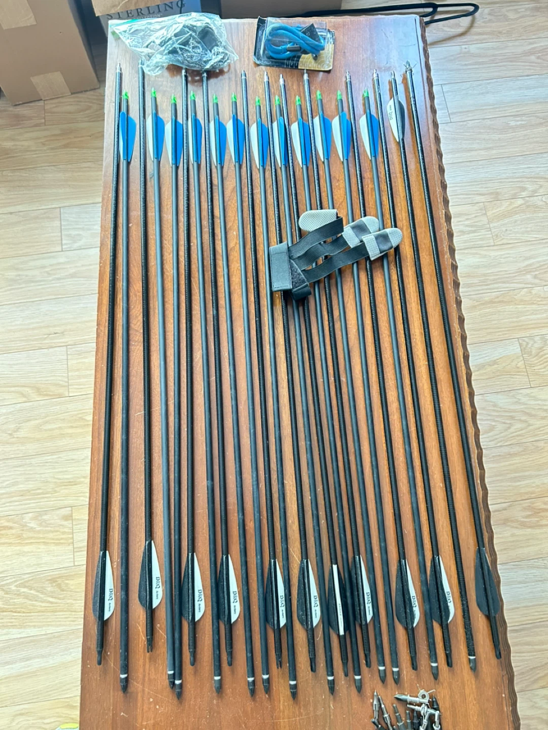 Bear Archery 54" 24lb Recurve Bow with Arrows - photo 4