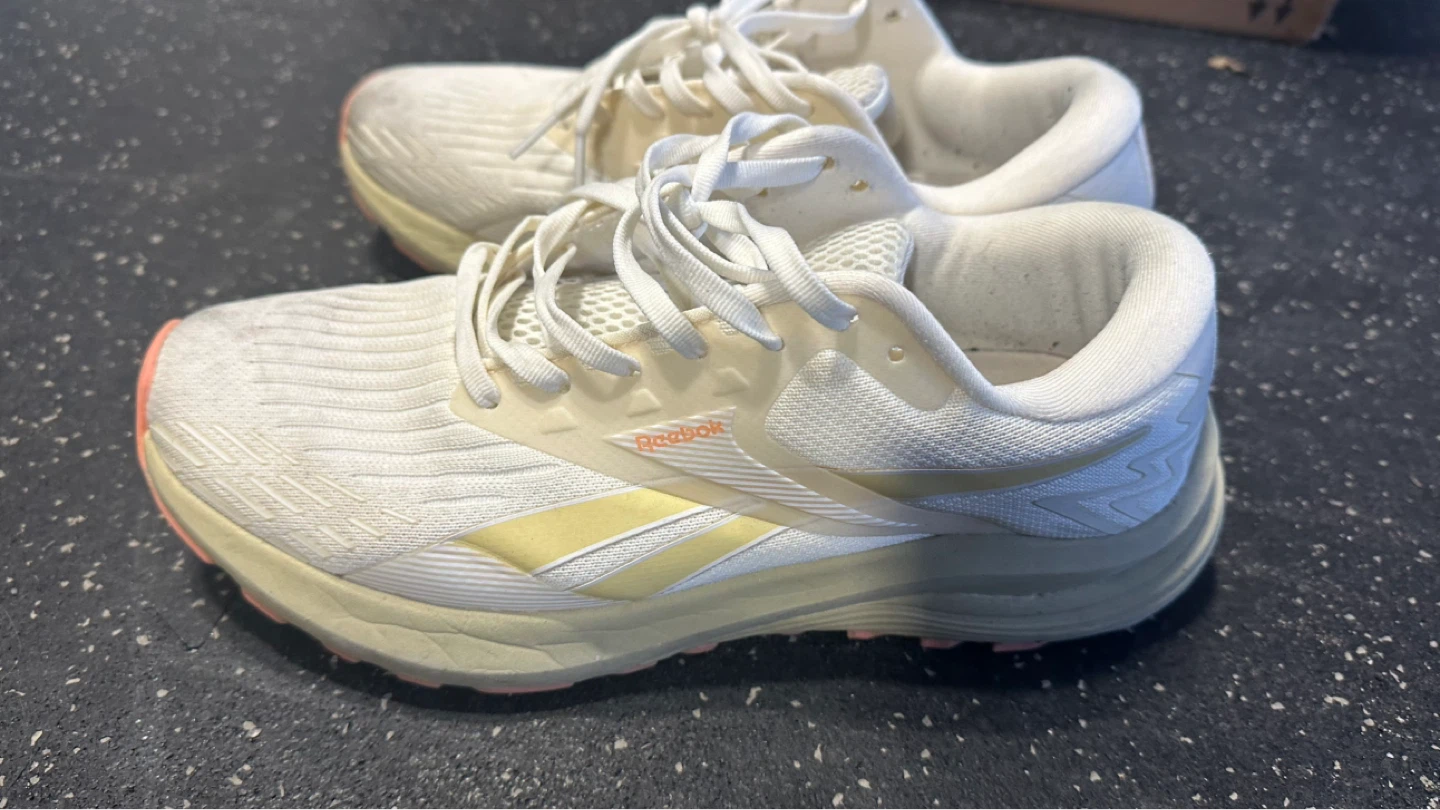 Reebok men's White Running Shoes Size US 9