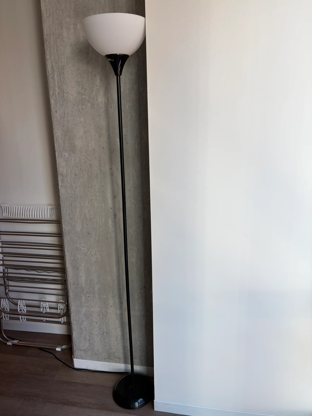 Floor lamp with IKEA smart lighting