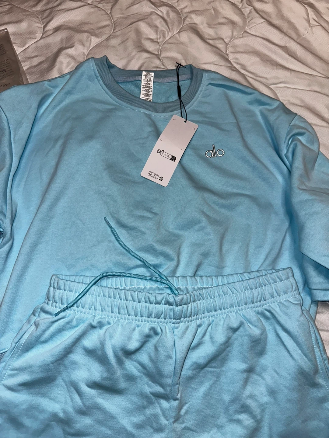 Alo Yoga Blue Sweatshirt and Shorts Set - photo 2