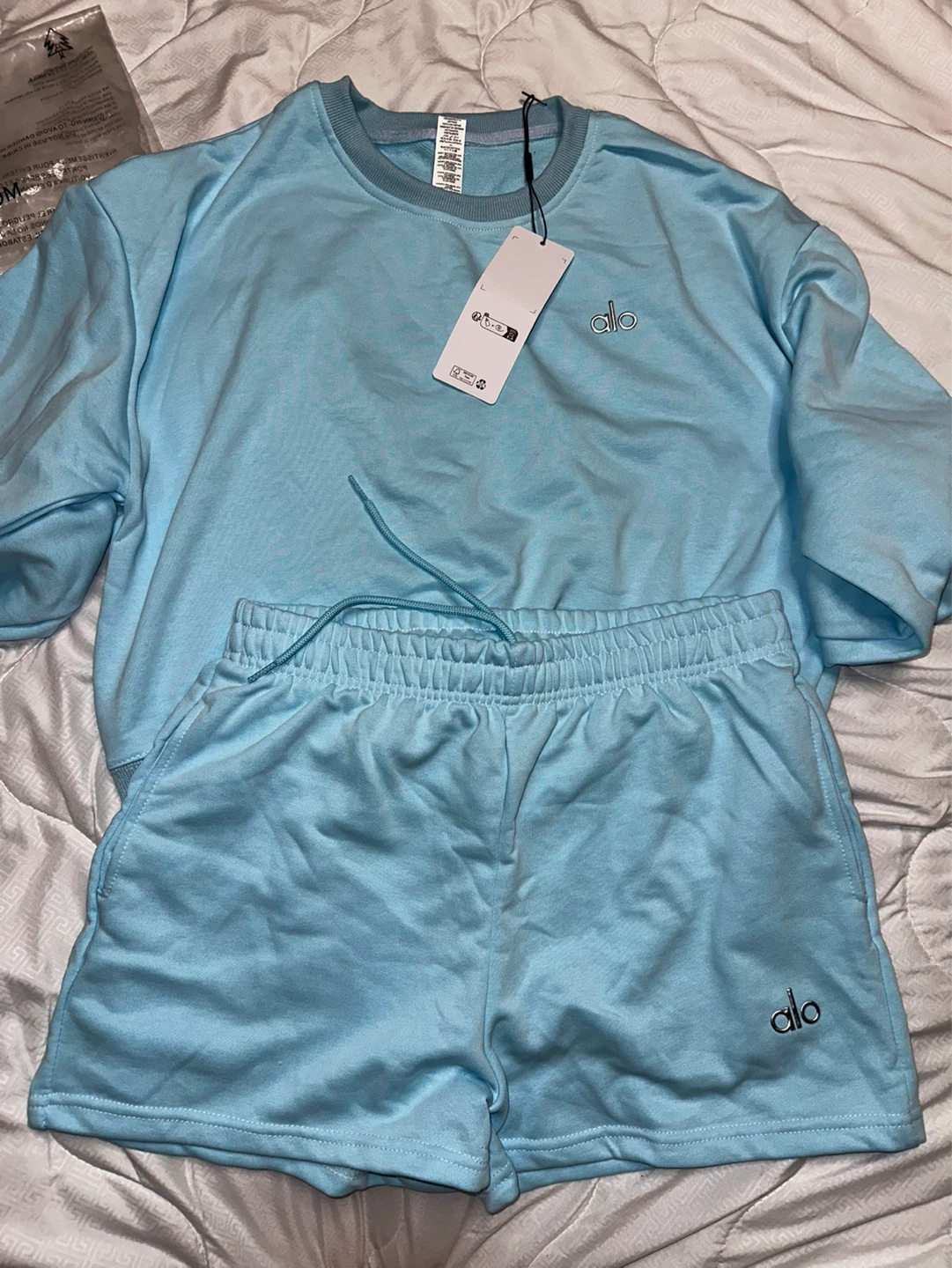 Alo Yoga Blue Sweatshirt and Shorts Set - photo 3