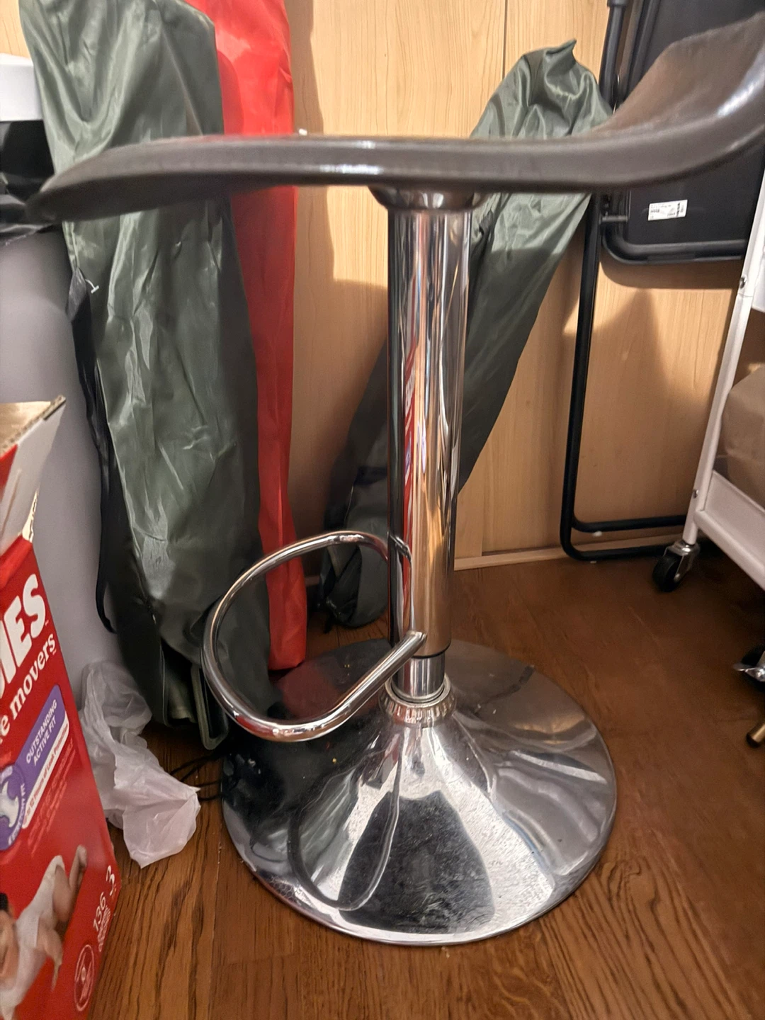 Adjustable Swivel Bar Stool