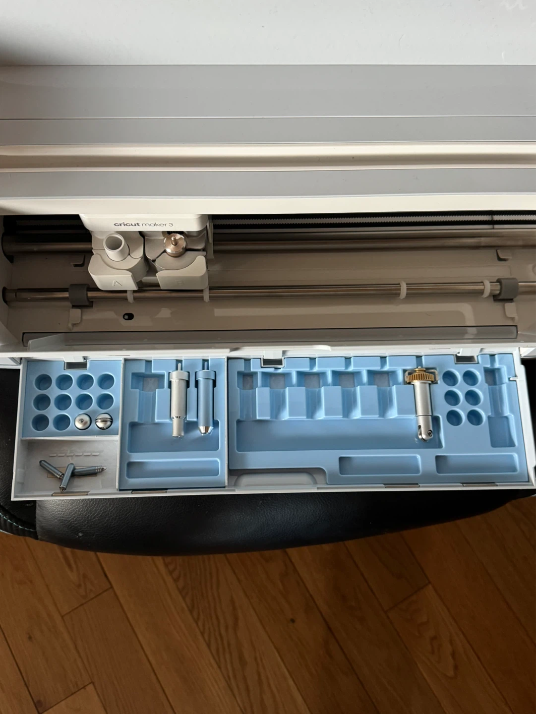 Cricut Maker Cutting Machine and Lightbox Bundle - photo 3