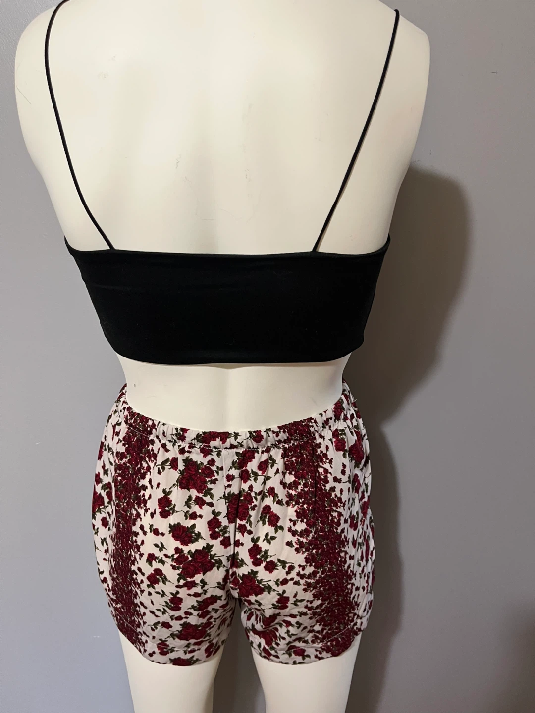 Small size floral shorts and Black  black Top - photo 3