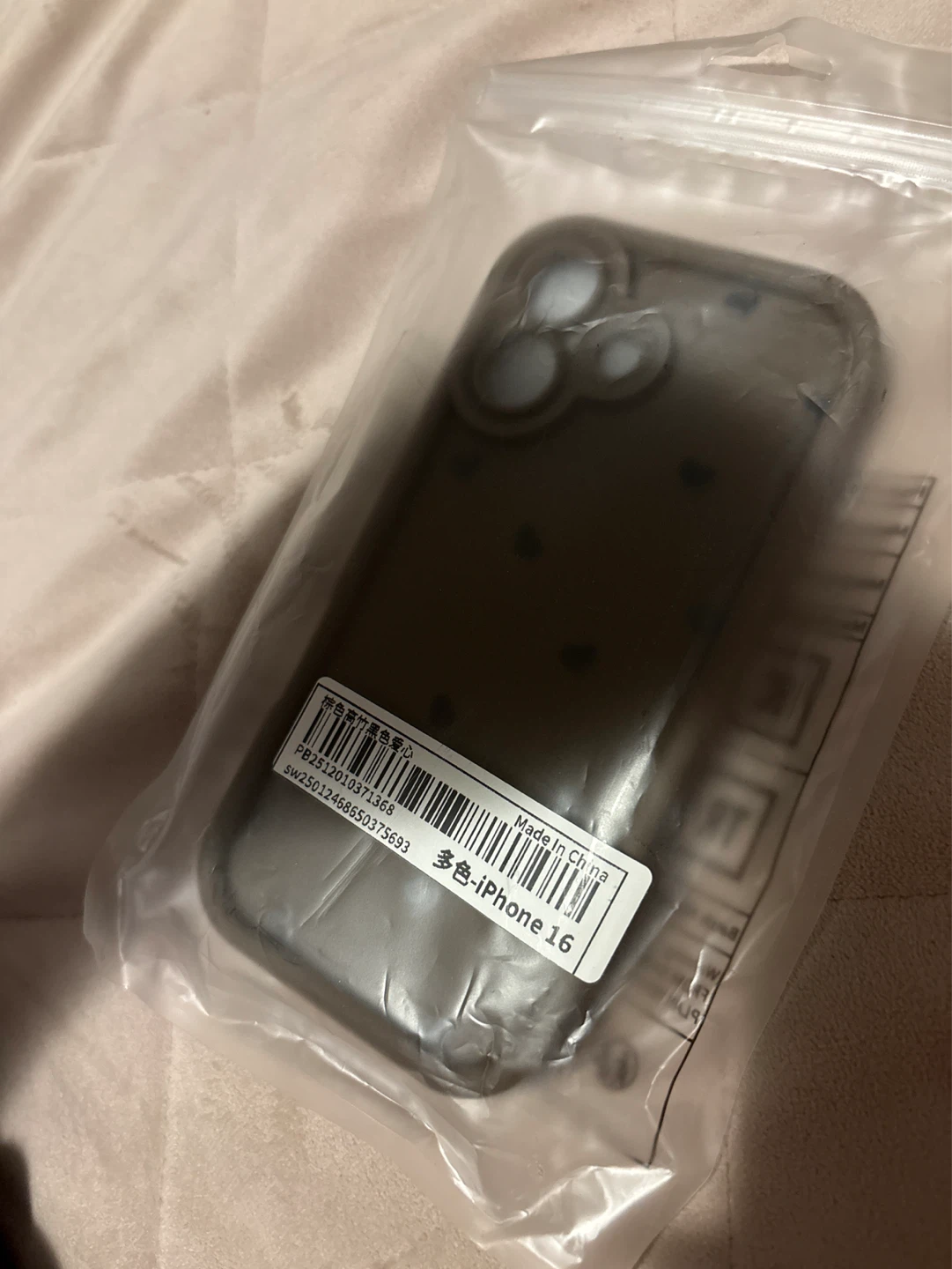 iPhone 16 Case with Hearts - photo 2