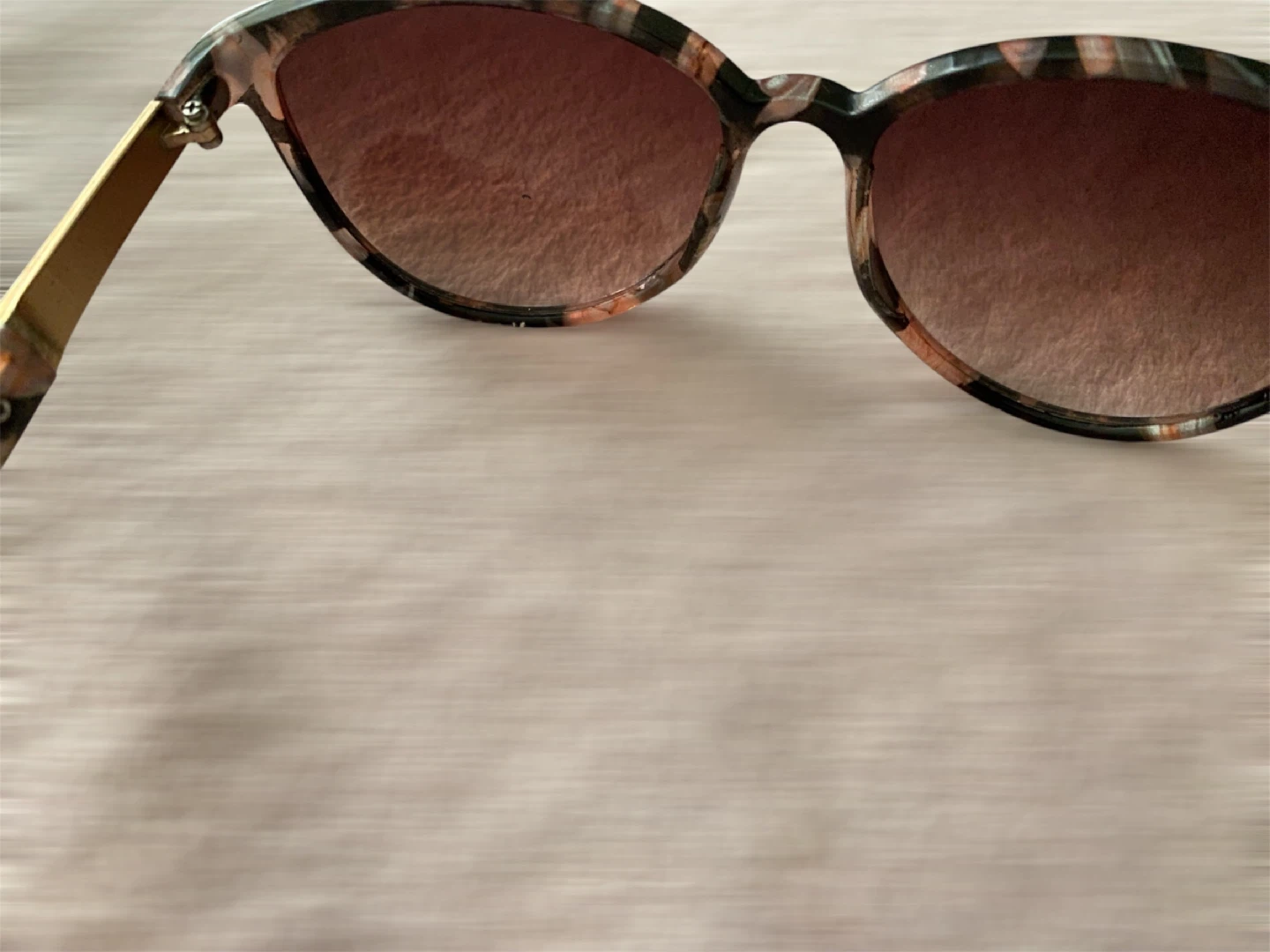 Stylish Tortoiseshell & Gold Sunglasses - photo 4
