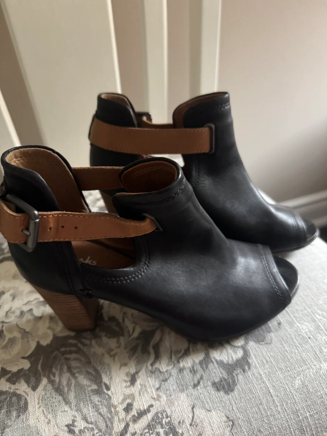 Clarks Artisan Black Leather Peep-Toe Ankle Boots - photo 4