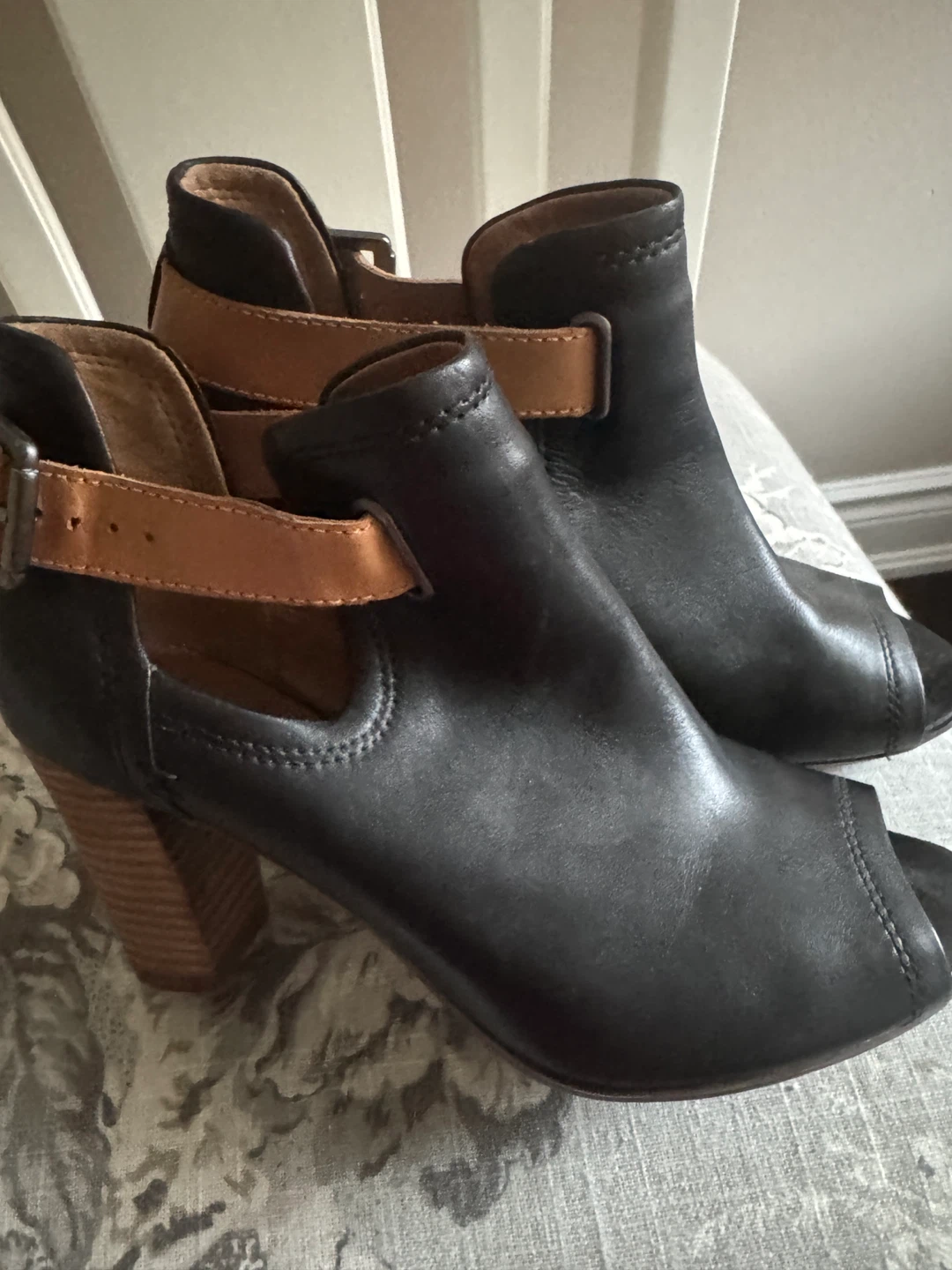 Clarks Artisan Black Leather Peep-Toe Ankle Boots - photo 3