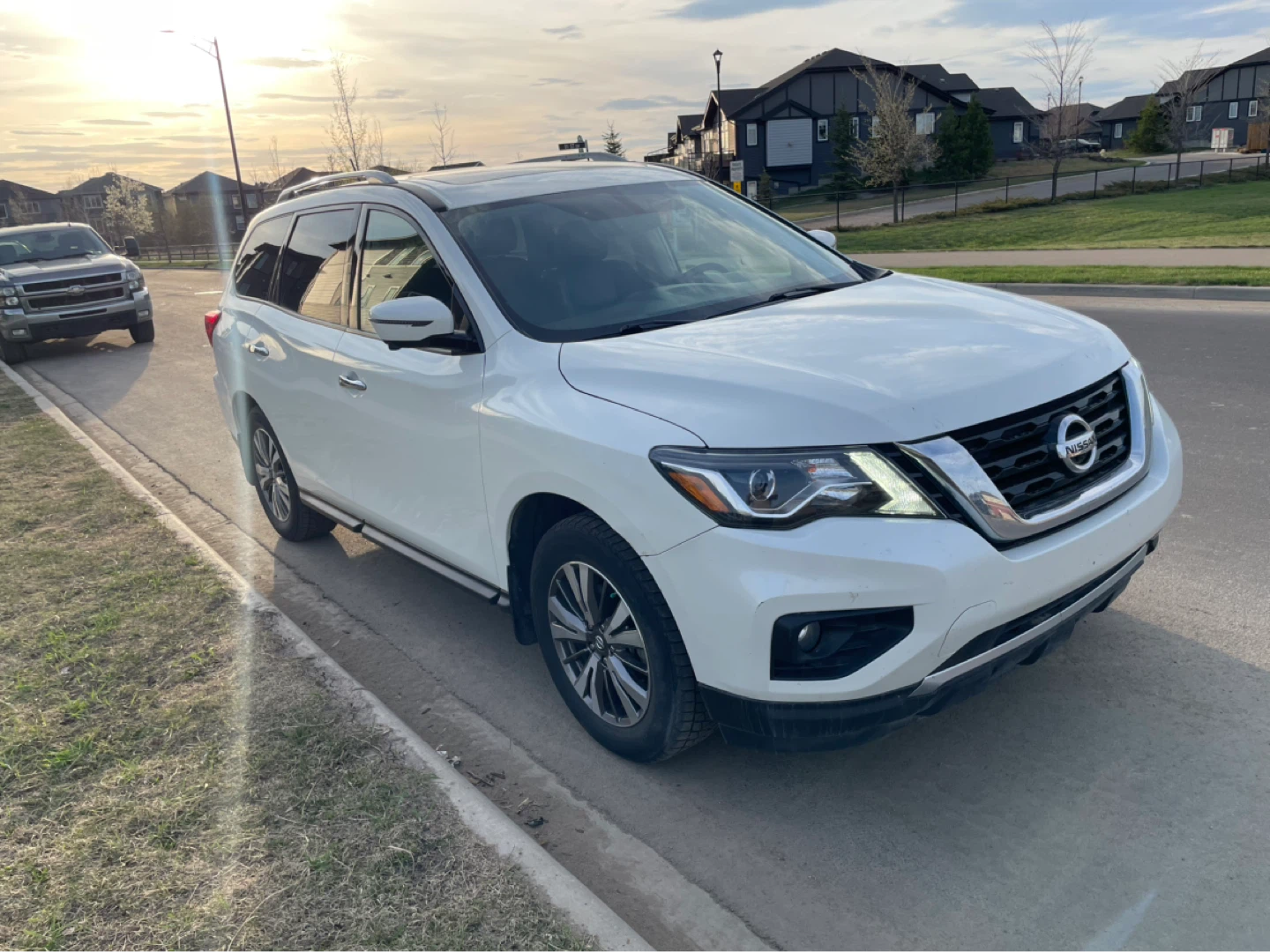 2018 Nissan Pathfinder SL Premium - photo 2