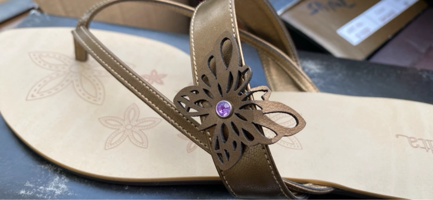 Zeita Women's Thong Sandals Bronze - photo 2