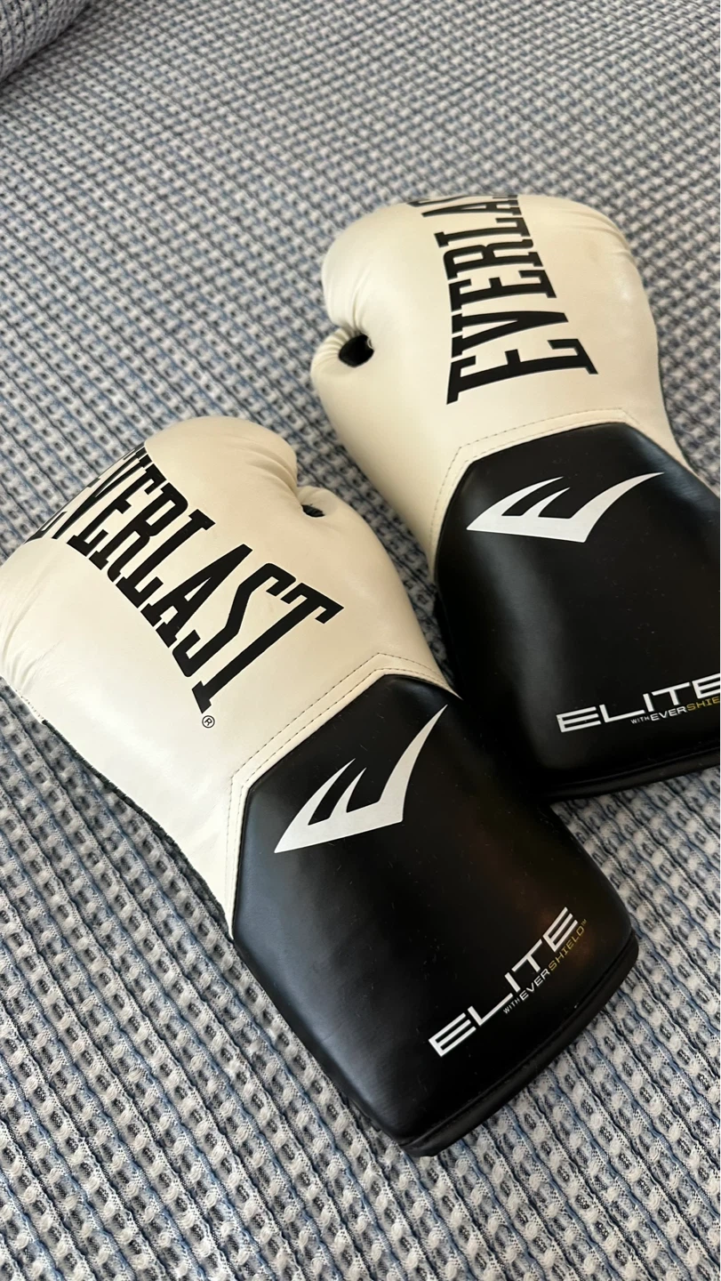 Everlast Elite 12oz Boxing Gloves