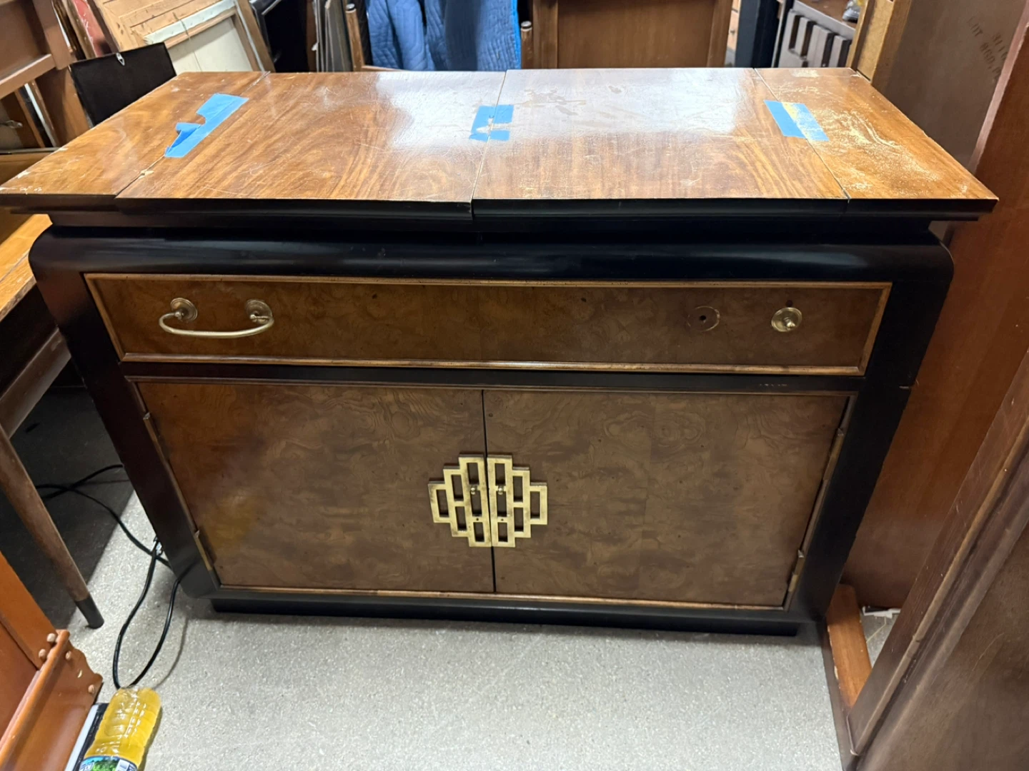 Vintage Circa 1960 Mid Century Chin Hua Buffet w/Brass Hardware - photo 4