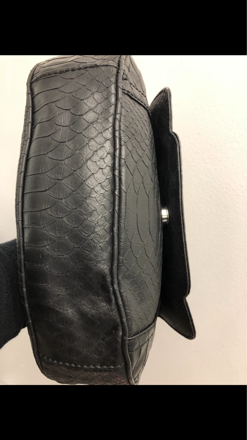 Guess Black Embossed Shoulder Bag - photo 2