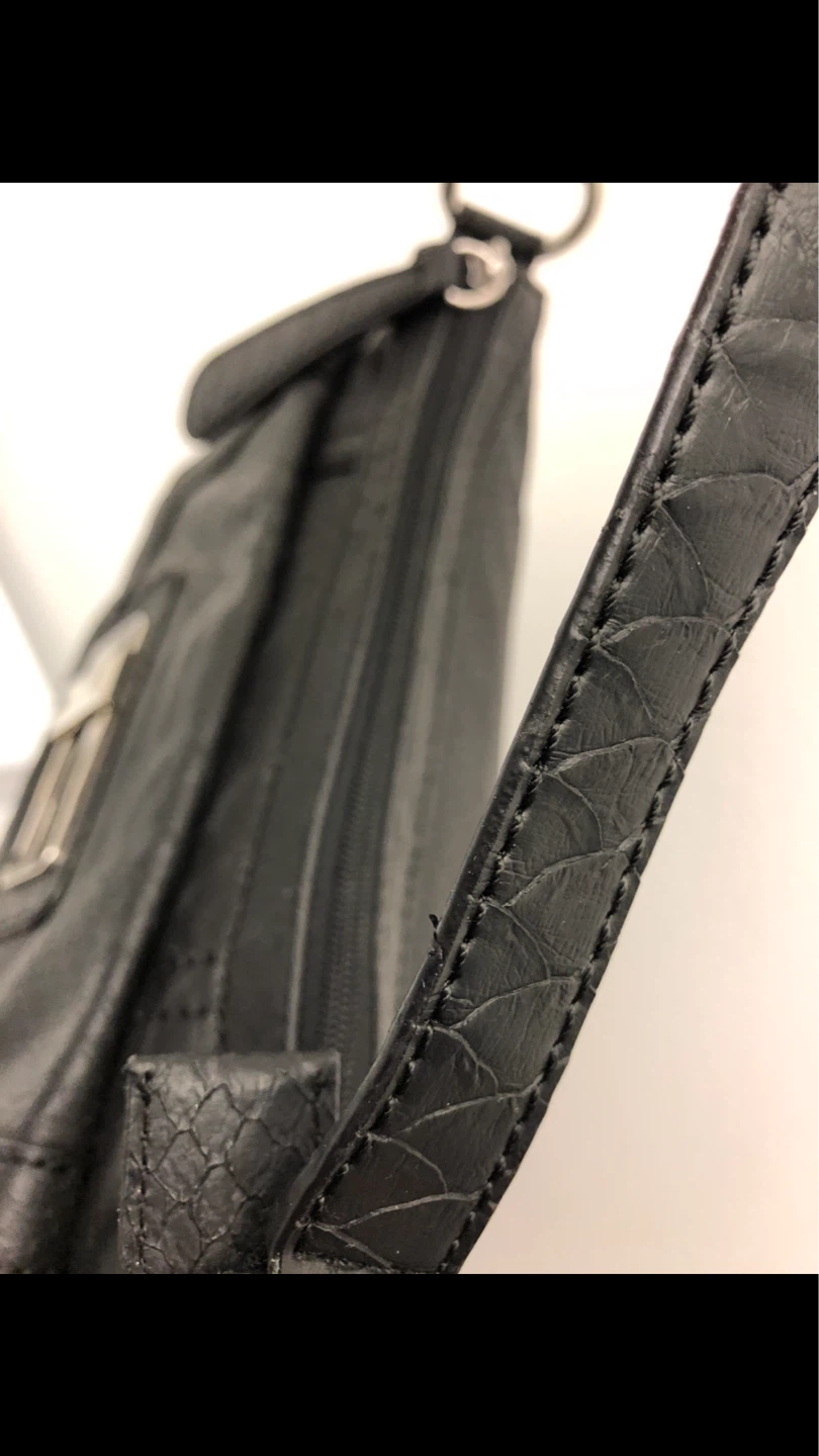 Guess Black Embossed Shoulder Bag - photo 5