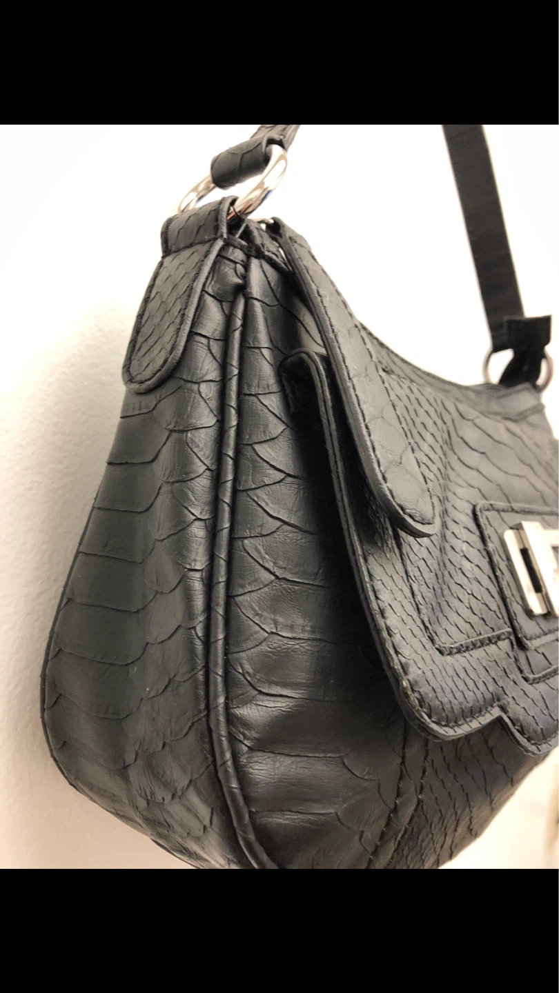 Guess Black Embossed Shoulder Bag - photo 3
