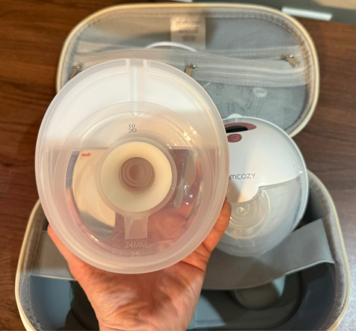 Momcozy M5 Smart Wearable Breast Pump - photo 2