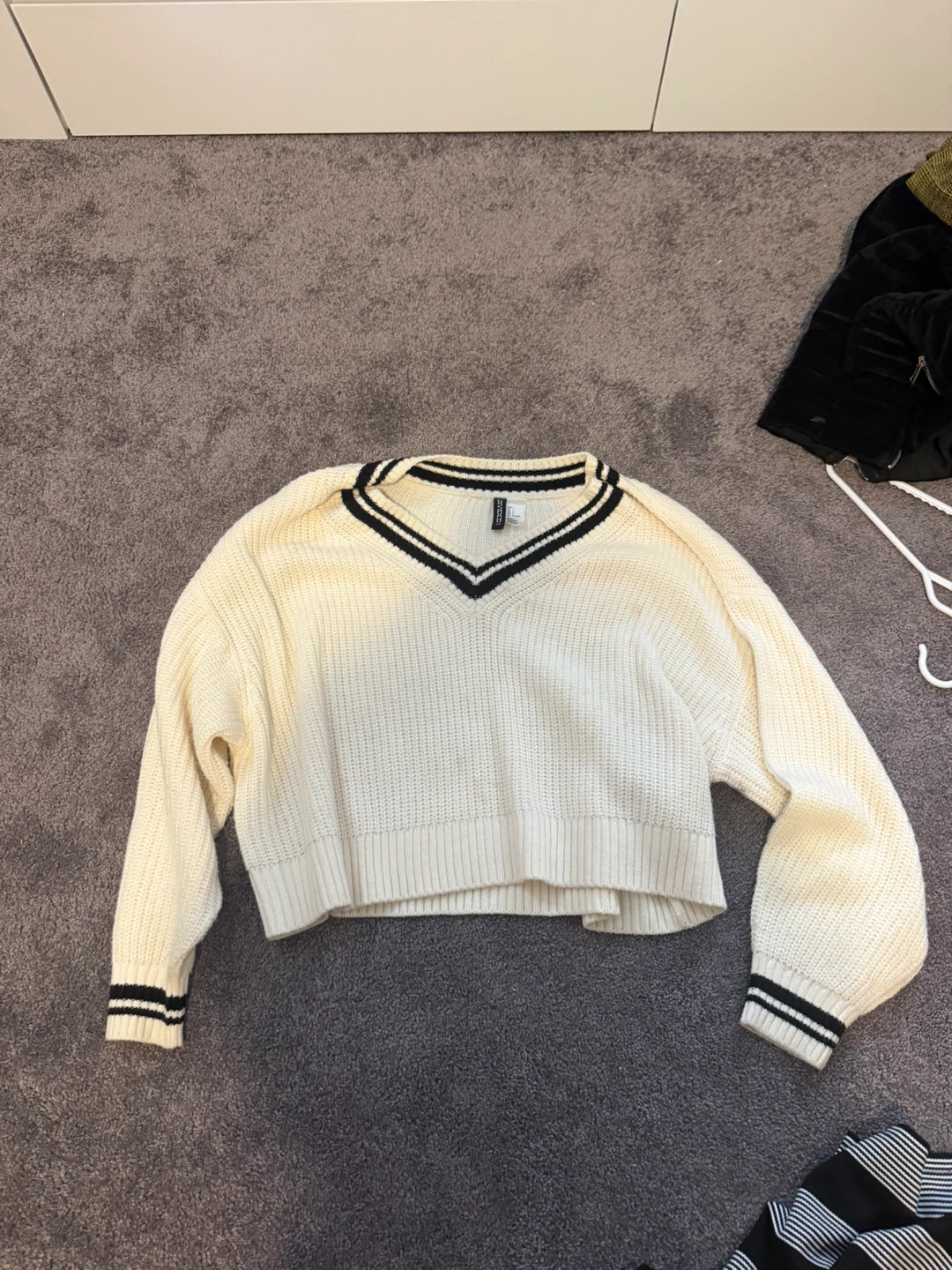 Divided V-Neck Cropped Sweater - photo 2