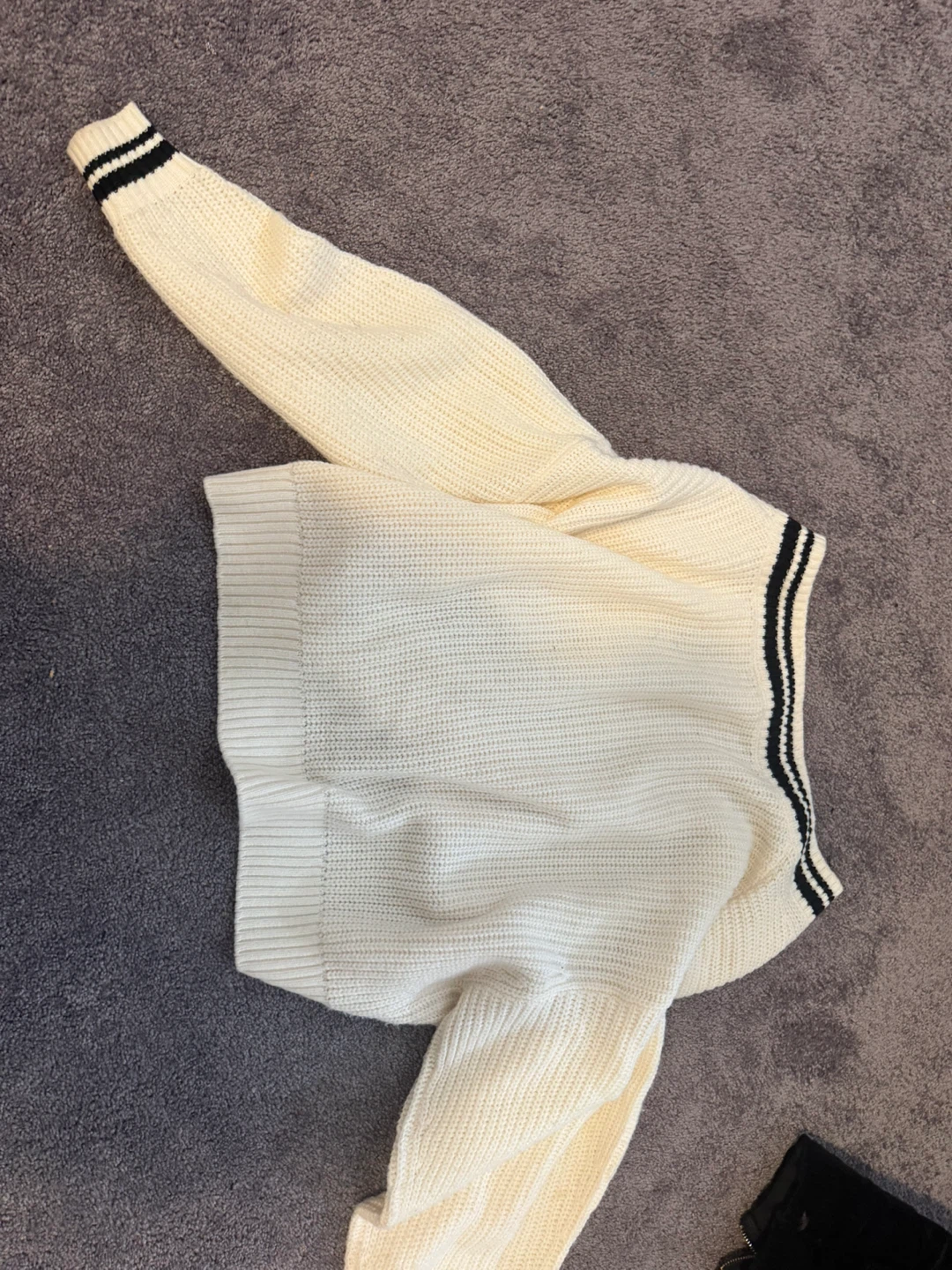 Divided V-Neck Cropped Sweater