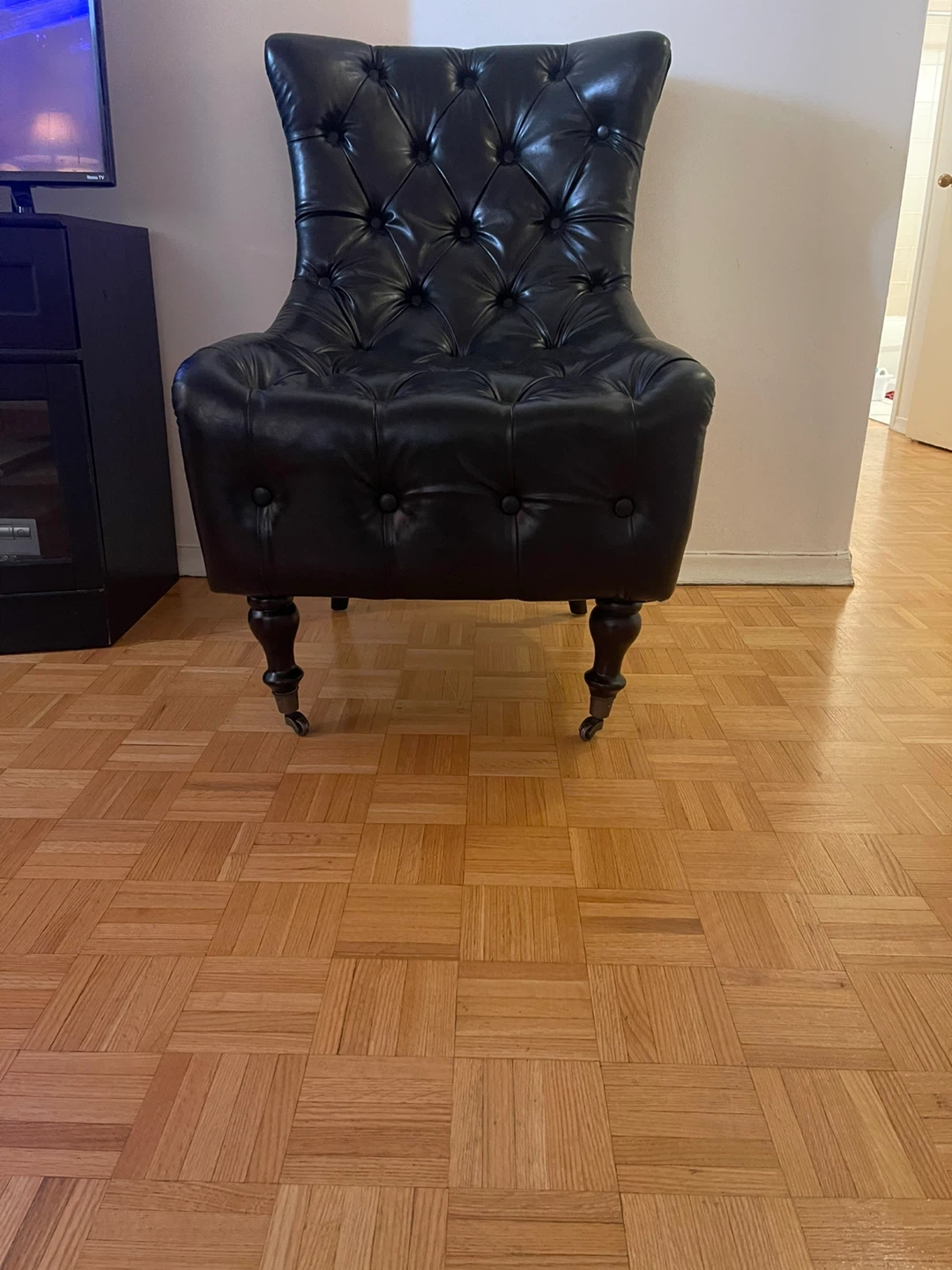 Black Tufted Accent Chair - photo 2