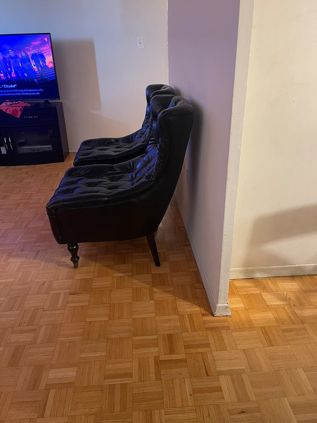 Black Tufted Accent Chair - photo 5