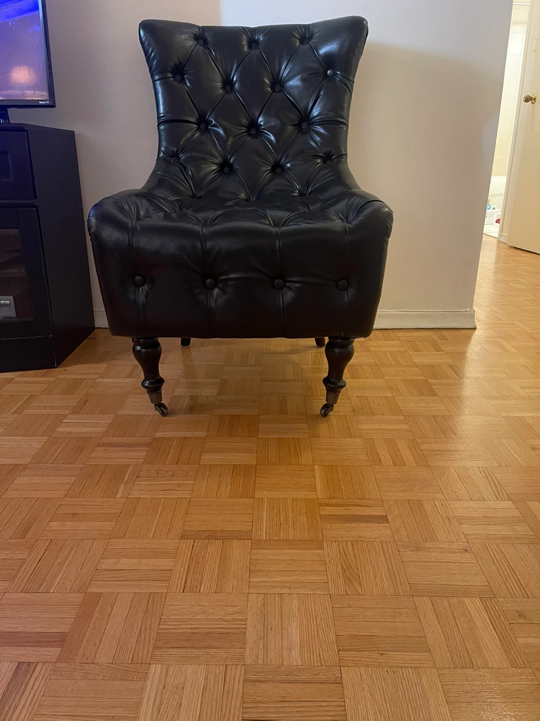 Black Tufted Accent Chair - photo 3