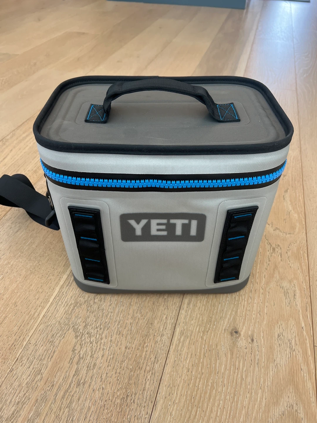 YETI Hopper Flip 8 Soft Cooler - photo 2