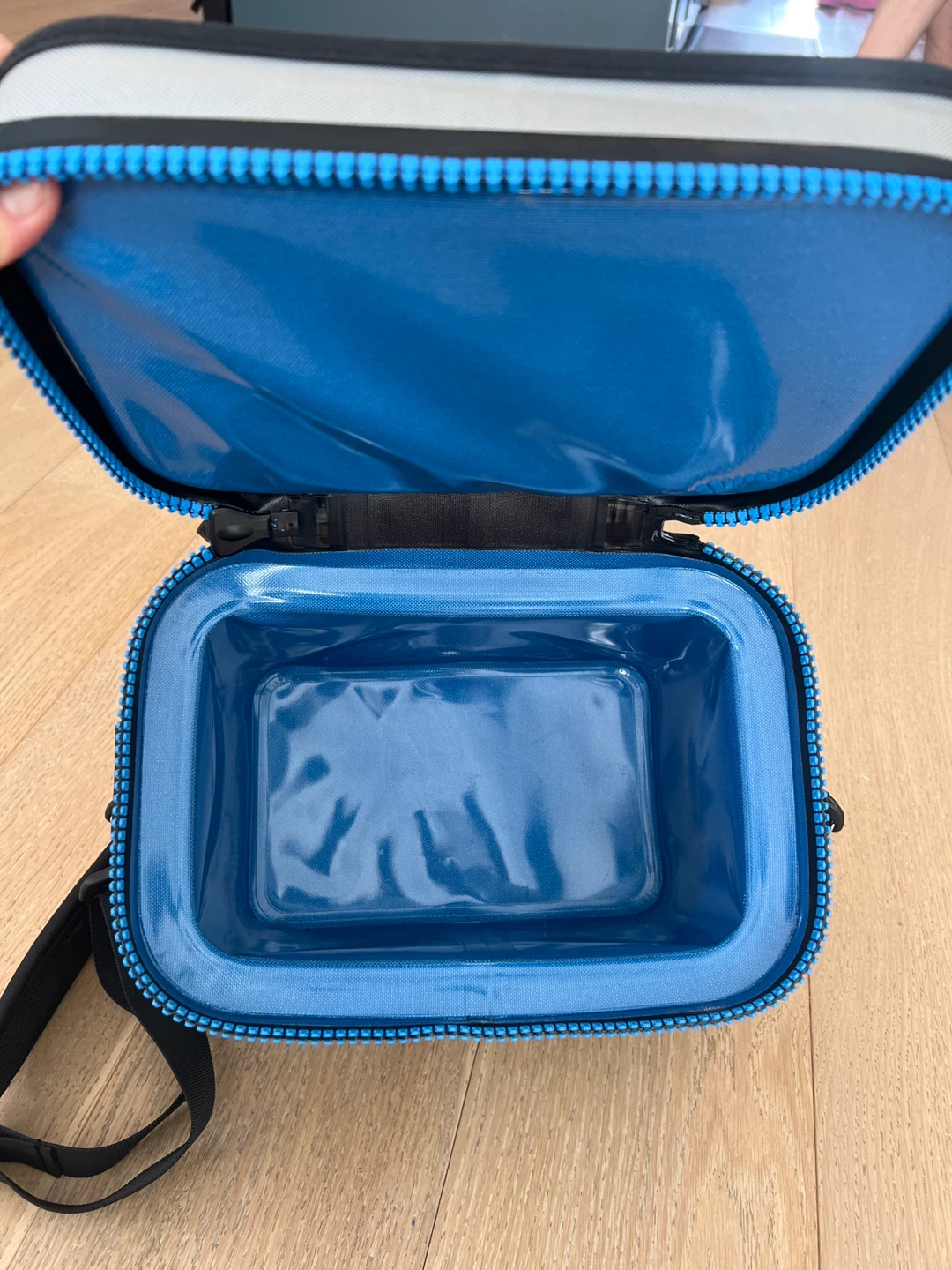 YETI Hopper Flip 8 Soft Cooler - photo 3