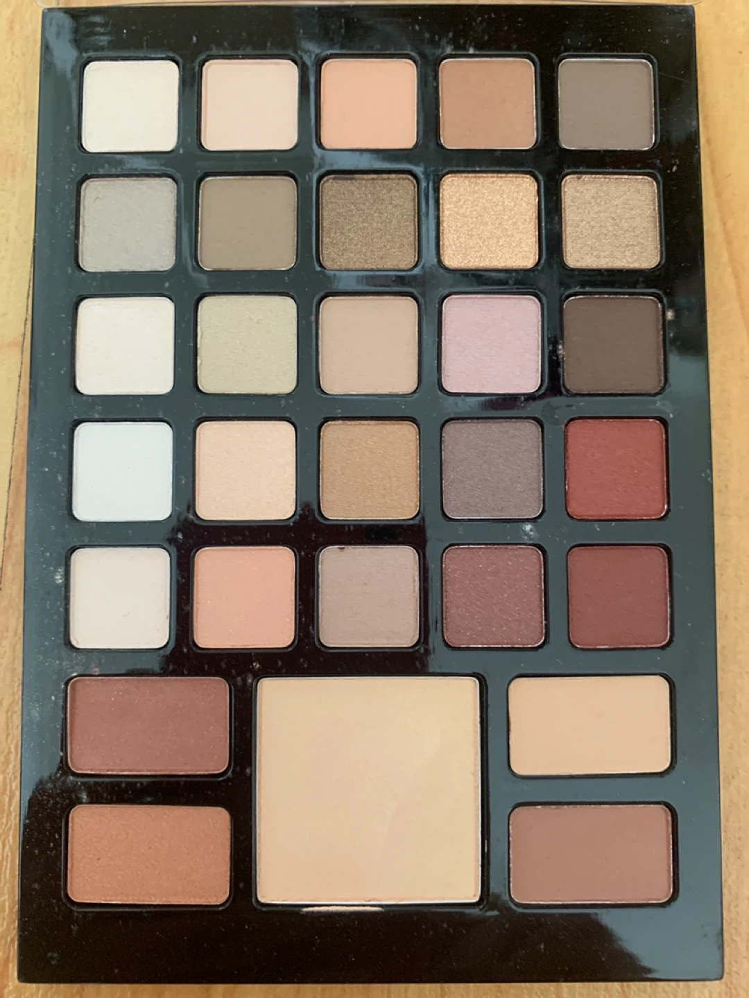 25-Pan Eyeshadow & Contour Palette