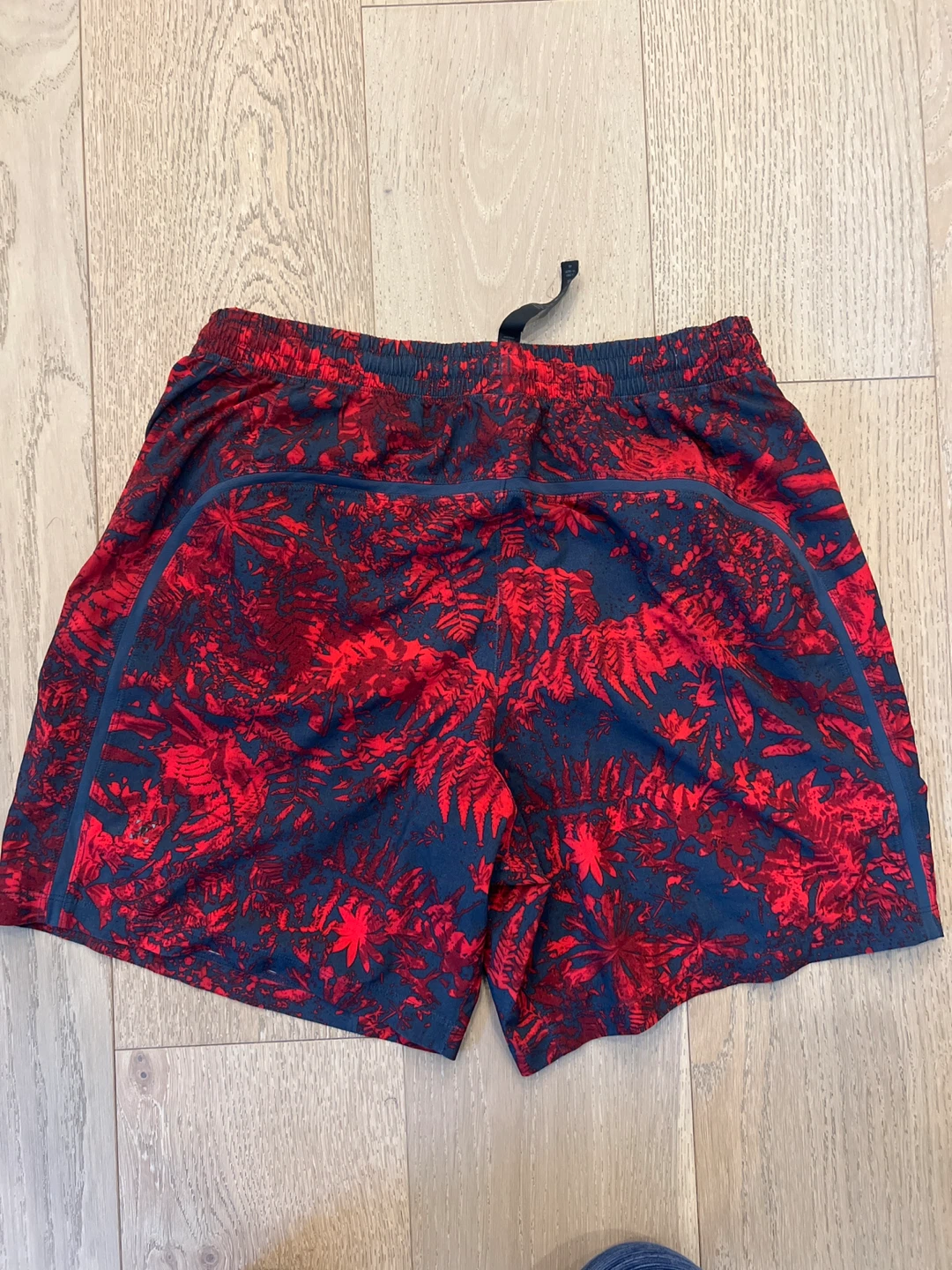 Lululemon Shorts Red Floral - photo 2