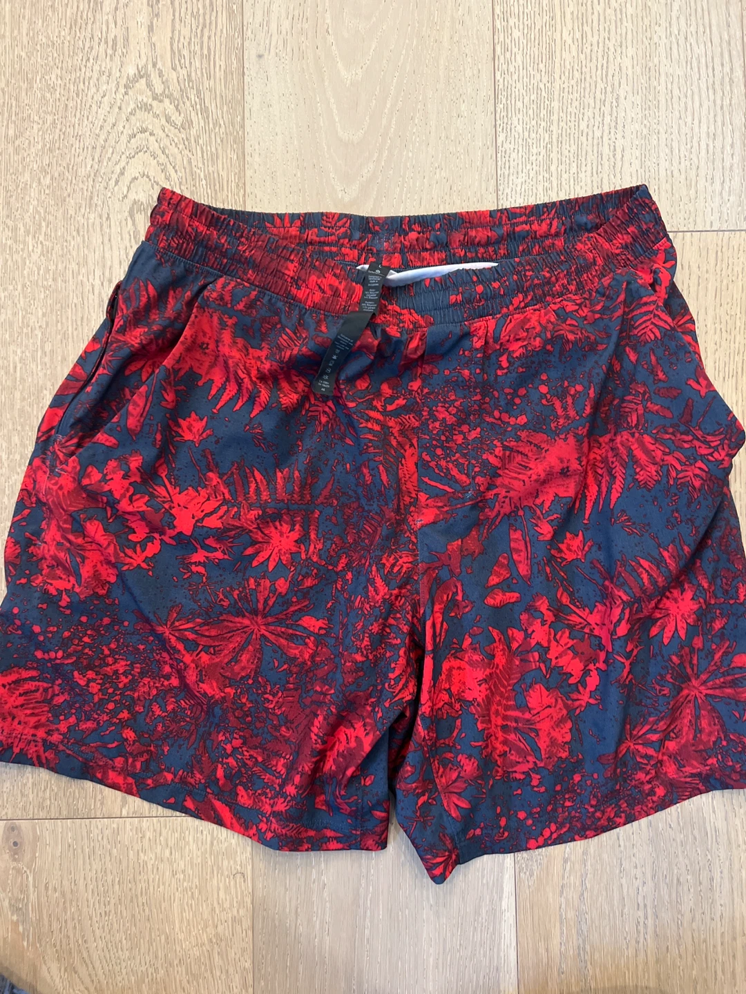 Lululemon Shorts Red Floral