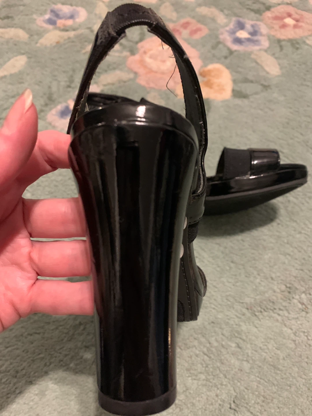 Size 5.5 - Liz Claiborne Black Patent Block Heel Sandals - photo 3