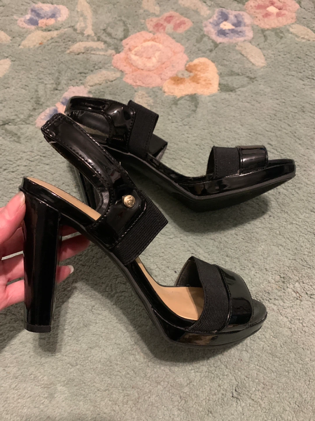 Size 5.5 - Liz Claiborne Black Patent Block Heel Sandals - photo 2