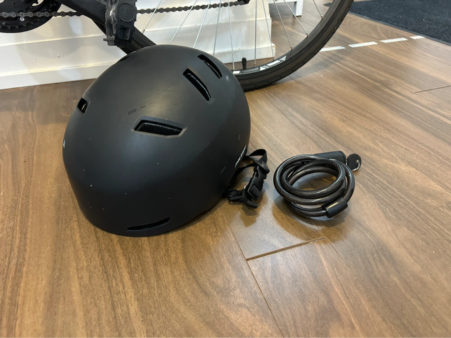 Supercycle Circuit Bike with Helmet and Lock - photo 5