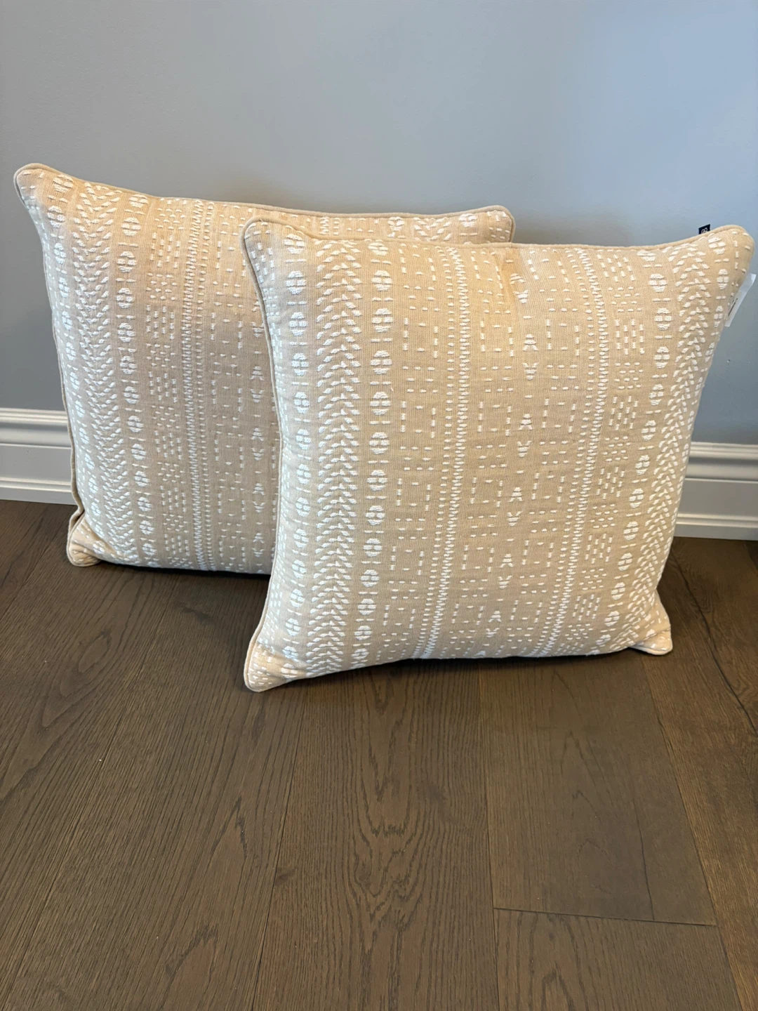 Urban barn beige toss pillows NWT ret $119 - photo 2